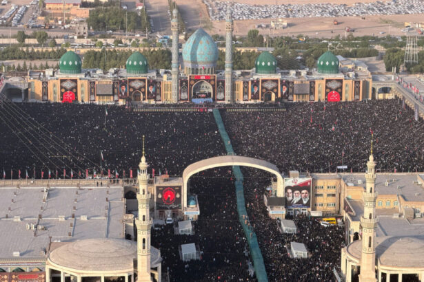 sicriul lui ali khamenei este transportat in irak multimea de oameni scandeaza moarte americii 6a4d02f6326e7