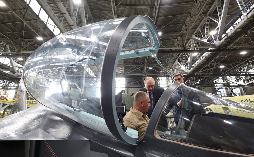 vladimir putin vizita surpriza la o fabrica de avioane kremlinul a dezvaluit abia dupa cateva ore unde se afla liderul rus 6a63c4d48da19