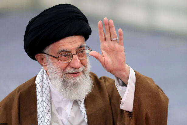 zeci de mii de oameni pe strazile teheranului cortegiul funerar al lui ali khamenei traverseaza capitala iranului 6a4b681f3c143