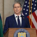 Secretarul Trezoreriei SUA, Scott Bessent, anunțând sancțiunile „Operation Economic Outcast” împotriva Iranului în cadrul unei conferințe de presă la Washington