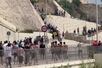 alerta la granita spaniei cu marocul peste o suta de migranti au fost retinuti dupa ce au incercat sa patrunda in enclava ceuta 6a80a402628b9