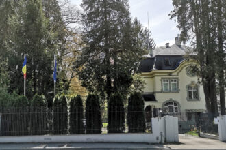 ambasada romaniei din berna tinta unui atac un obiect in flacari a fost aruncat in apropierea cladirii 6a7c5327169b0