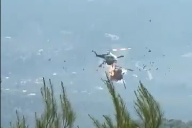 doua elicoptere s au ciocnit in aer in timpul incendiilor din grecia un aparat s a prabusit in flacari 6a6f620515a3f