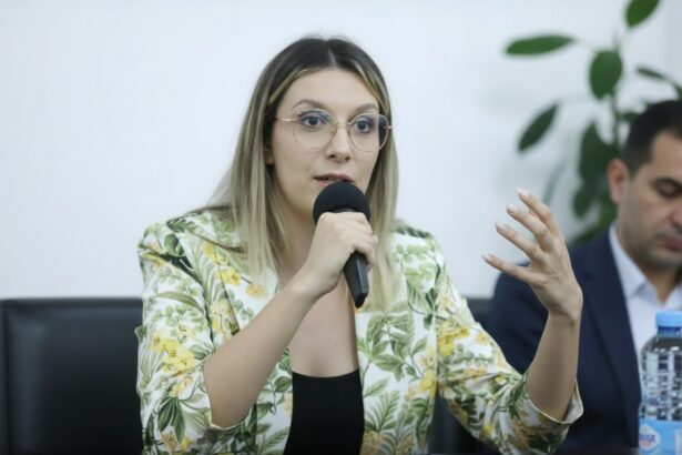 edited buzoianu ii da dreptate lui isarescu ar fi trebuit sa ne certam in interior si sa iesim cu front comun ce solutii vede pentru criza politica 6a7f630a03a67