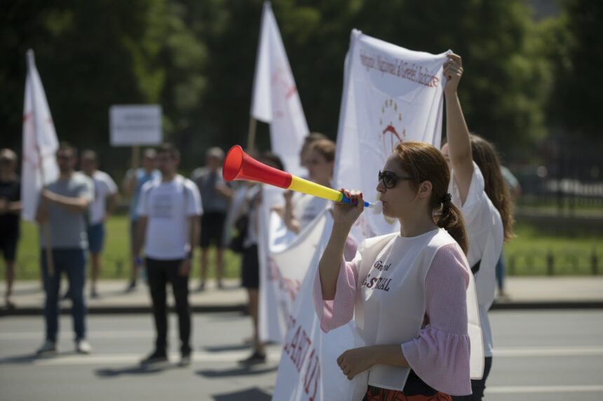 edited grefierii ameninta ca vor bloca instantele si parchetele de la 1 septembrie din cauza legii salarizarii blocam total sistemul judiciar din romania 6a88337e61e9b
