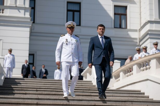 edited radu miruta despre absenta lui nicusor dan de la ziua marinei presedintele este in permanenta conectat 6a820cf750bed