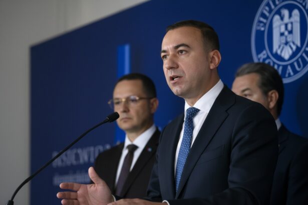 edited sa iasa din palatul victoria bogdan ivan il provoaca pe bolojan sa mearga in fabrici 6a8187f8c785b