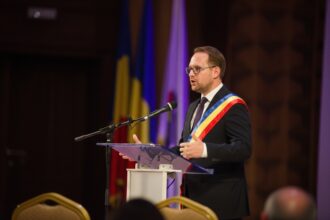 edited senatul decide pe legea integritatii amendamentele care ii vizeaza pe dominic fritz presedintele usr si pe mirabela gradinaru partenera lui nicusor dan in discutie 6a730eeea6c91