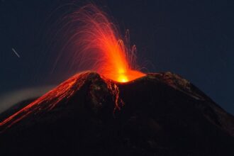 eruptia etna blocheaza zborurile din sicilia mii de pasageri afectati 6a7c77608d0ad