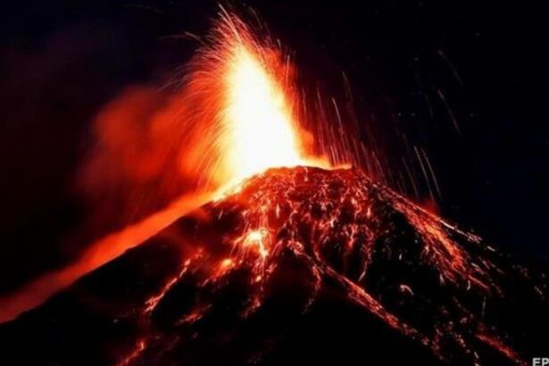 fuego erupe din nou alerta in guatemala dupa activarea vulcanului care a ingropat un sat sub lava 6a71877e0f5ab
