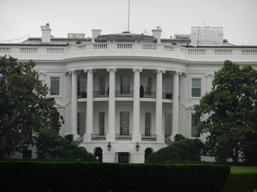 lovitura pentru donald trump constructia uriasei sali de bal de la casa alba a fost blocata in instanta 6a760c6aee711