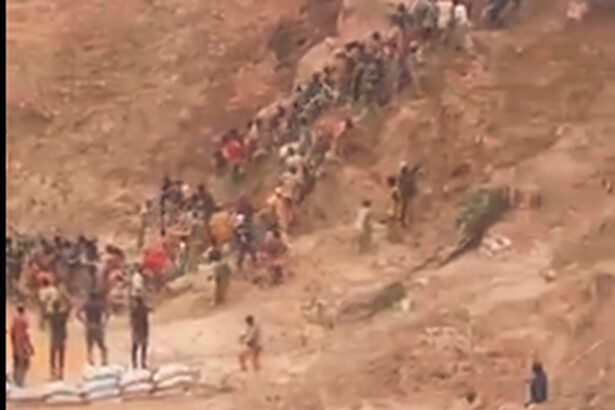 mina de aur prabusita la granita cu camerunul peste 100 de morti cautarile continua 6a86179443ae9