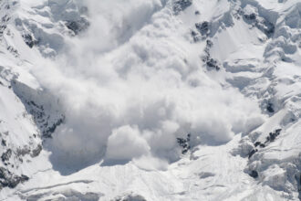 sapte alpinisti cautati dupa avalansa de pe broad peak trei membri ai expeditiei au fost gasiti morti 6a6de5047268e