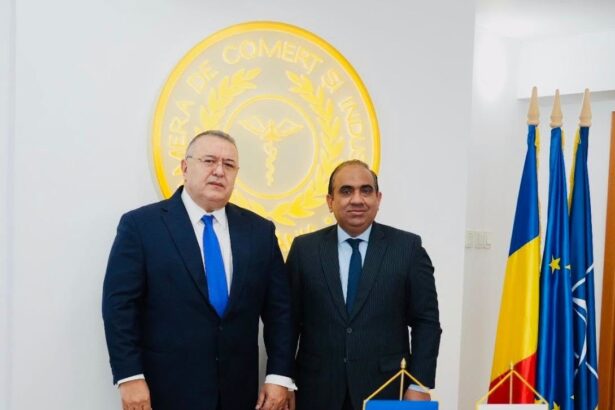 Ambasadorul Pakistanului în România, Ilyas Mehmood Nizami, și președintele CCIR, Mihai Daraban, discută despre cooperarea economică bilaterală și rolul Portului Constanța.
