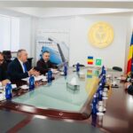 Ambasadorul Pakistanului în România, Ilyas Mehmood Nizami, și președintele CCIR, Mihai Daraban, discută despre cooperarea economică bilaterală și rolul Portului Constanța.
