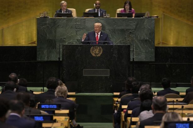 Donald Trump vorbește despre negocierile dintre Statele Unite și Iran și despre tensiunile privind Strâmtoarea Ormuz, în marja Adunării Generale a ONU.