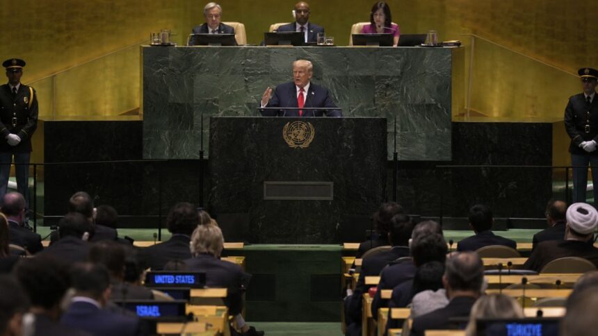 Donald Trump vorbește despre negocierile dintre Statele Unite și Iran și despre tensiunile privind Strâmtoarea Ormuz, în marja Adunării Generale a ONU.