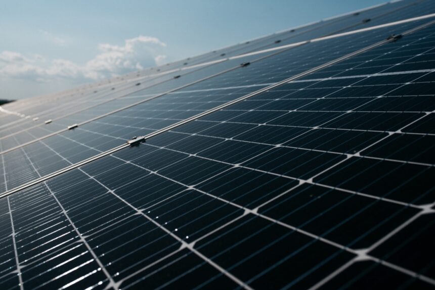 bcr a finantat proiecte energetice de 535 de milioane de euro in primele opt luni din 2026 aproape 950 mw de capacitate noua 6aa171bb1c7a0
