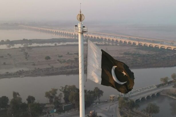 cel putin 16 persoane au murit in urma unui atac cu bomba la o moschee din pakistan 6aad1d7dea9ff