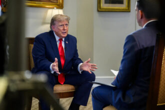 disputa dintre donald trump si presa se amplifica jurnalistii cnn interzisi la bordul air force one 6ab780ff011ae
