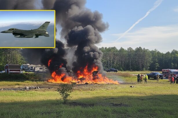 edited avion de lupta f 16 prabusit in michigan in timpul unui exercitiu pilotul s a catapultat 6aacefc932d90