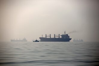 edited pretul petrolului creste puternic dupa noile atacuri din orientul mijlociu iar bursele scad cresc temerile privind inflatia 6aa26bfbe90aa