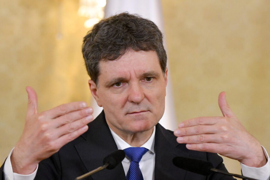 nicusor dan riscul de junk vine din criza politica nu din situatia financiara a romaniei 6aa805976ff22