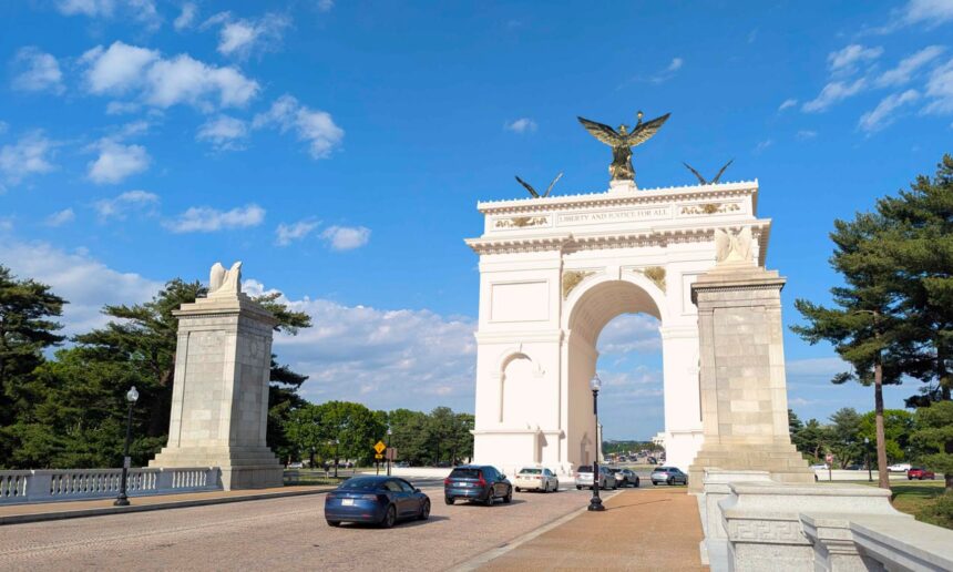trump triumphal arch dc cfa designs dezeen 2364 col 2 1704x1022 1