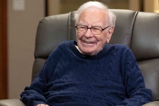 warren buffett stepping down as chairman of berkshire hathaway father time always wins 6aad0efbe0163