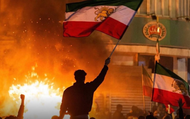 studentii-revin-in-strada-in-iran-noi-proteste-impotriva-regimului-de-la-teheran_6a24f0eab70a9